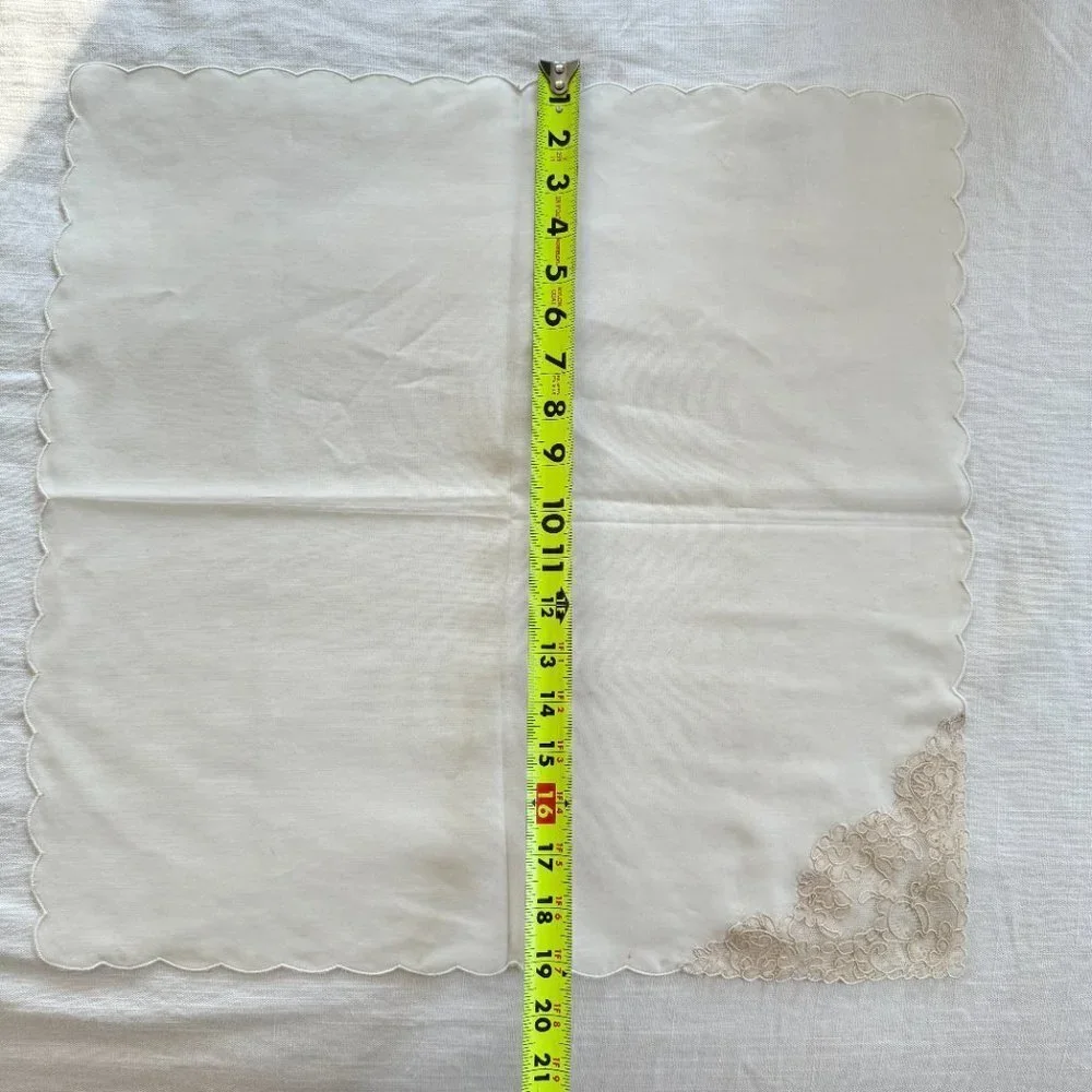 4ct Ivory and Cream Lace Linen Napkin